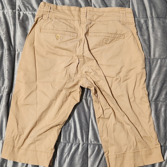 Women's tan Gloria Vanderbilt casual shorts. - Picture 3 of 4